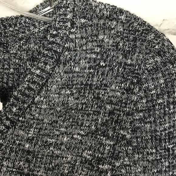 ACTIVE USA V Neck Knit Sweater - Picture 2 of 8